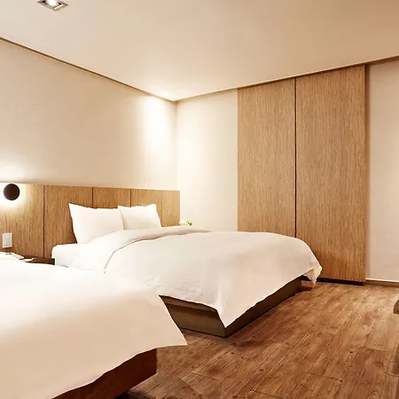 E-Hotel